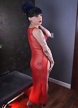 Kelly is your hot date this valentines and she begs a bouquet of thick throbbing cocks